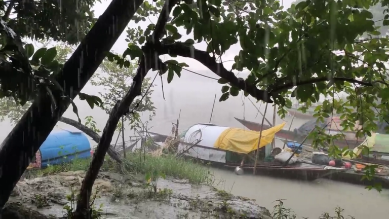 ভোটের দিনই আবহাওয়ার ভোলবদল! ৫ জেলায় ঝেঁপে বৃষ্টির পূর্বাভাস শুক্রবার থেকে রবিবার পর্যন্ত দক্ষিণবঙ্গের একাধিক জেলায় তাপপ্রবাহের পরিস্থিতি রয়েছে।