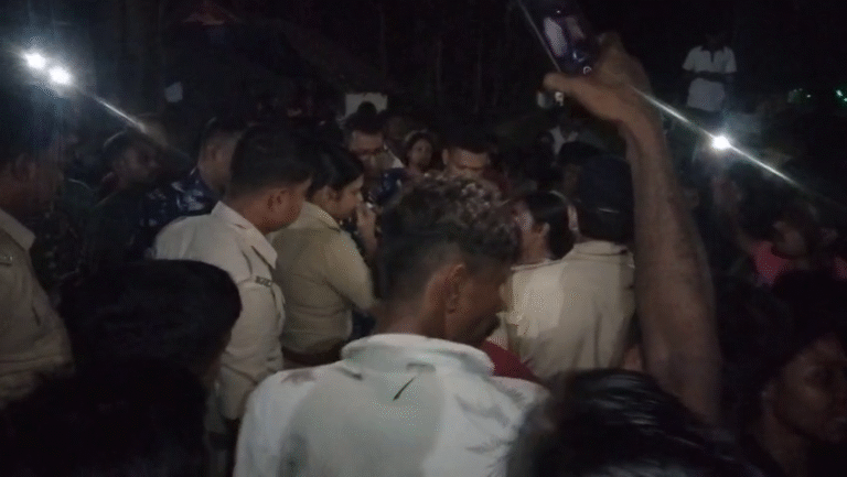 পুলিশের স্টিকার লাগানো গাড়িতে ধাক্কা লেগে মৃত্যু পথের সারমেয়র, আহত এক পথচারীও, এলাকাবাসীর বিক্ষোভের পর আজ গ্রেফতার চালক, গাড়ির মালিকের বিরুদ্ধেও আইনি পদক্ষেপ