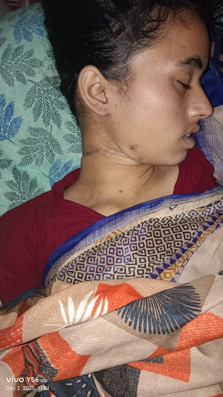 EXCLUSIVE: বধূর রহস্য মৃত্যু, গলায় ফাঁস দিয়ে খুনের অভিযোগ পরিবারের, পণ নিয়ে বিবাদ, ঘটনায় ব্যাপক চাঞ্চল্য, থানায় লিখিত অভিযোগ দায়ের